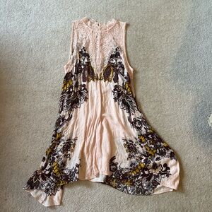 Free People Pink floral lace dress with a boho vibe

Size M (6/8)